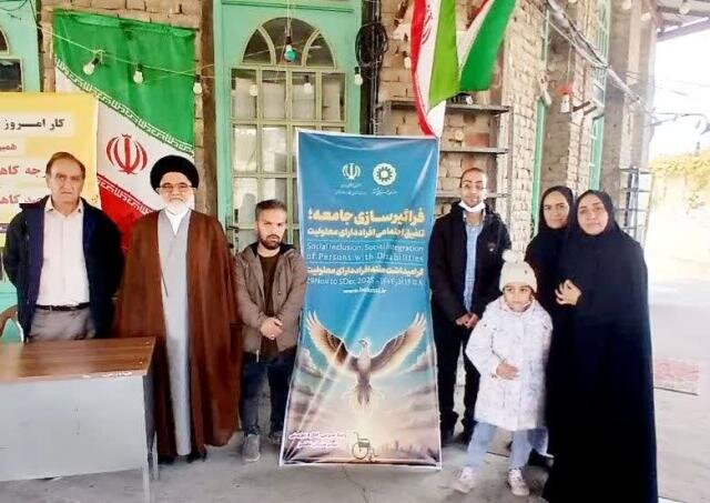 نطنز| استقرار میزخدمت در مصلی نطنز و بادرود