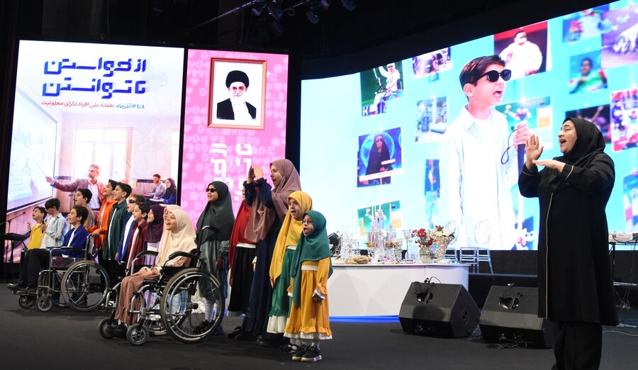 در برج میلاد تهران؛ جشن ازدواج ۱۱۴ زوج دارای معلولیت برگزار شد