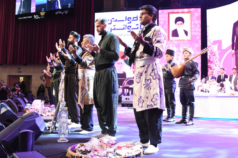 در برج میلاد تهران؛ جشن ازدواج ۱۱۴ زوج دارای معلولیت برگزار شد