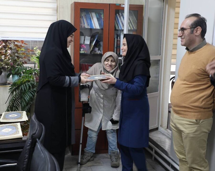 شهرتهران| تجلیل مدیر بهزیستی از کارکنان توانبخشی و افراد دارای معلولیت در هفته افراد دارای معلولیت