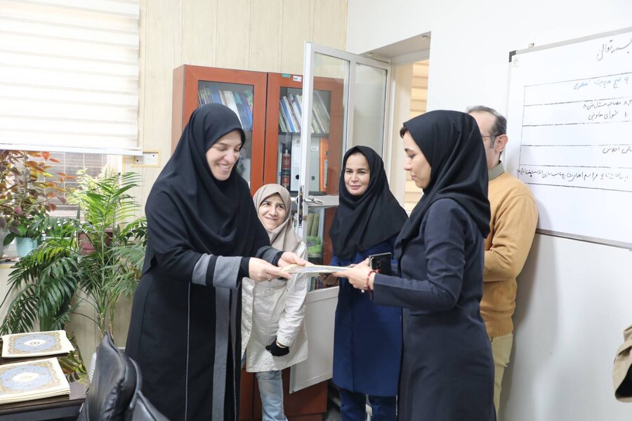 شهرتهران| تجلیل مدیر بهزیستی از کارکنان توانبخشی و افراد دارای معلولیت در هفته افراد دارای معلولیت