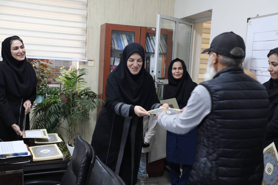 شهرتهران| تجلیل مدیر بهزیستی از کارکنان توانبخشی و افراد دارای معلولیت در هفته افراد دارای معلولیت