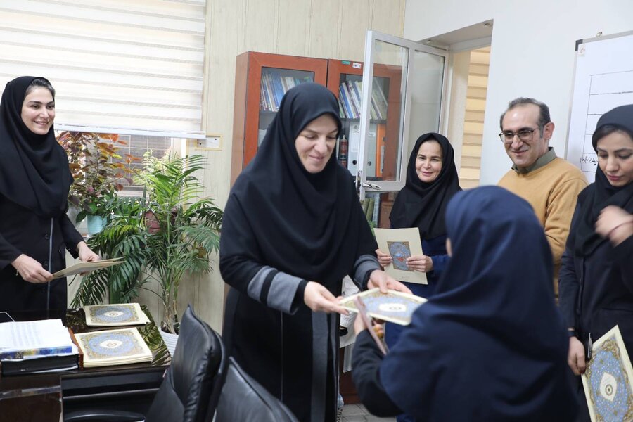 شهرتهران| تجلیل مدیر بهزیستی از کارکنان توانبخشی و افراد دارای معلولیت در هفته افراد دارای معلولیت