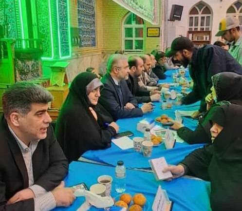 شهرتهران| تقویت ارتباط مردمی با برگزاری میز خدمت در مسجد سیدالشهدا