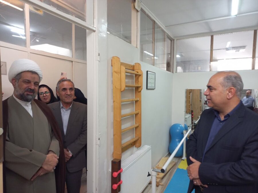 رباط کریم | دیدار مسئولان با توانیابان مرکز آتیه به مناسبت هفته جهانی معلولین رباط کریم | دیدار مسئولان با توانیابان مرکز آتیه به مناسبت هفته جهانی معلولین
