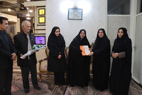 تجلیل مدیرکل بهزیستی اردبیل از مقام همسر شهید به مناسبت گرامیداشت روز مادر