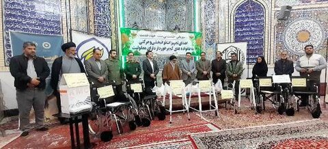 نطنز| اهداء تجهیزات توانبخشی به خانواده‌های کم‌برخوردار تحت پوشش