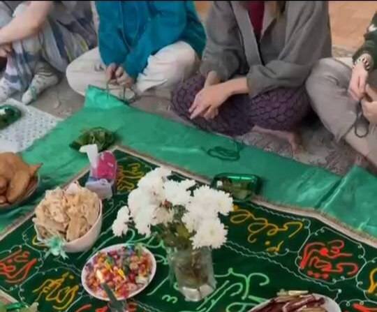 شهرتهران| برپایی سفره نذری در مرکز خیام به مناسبت وفات حضرت ام‌البنین(س)