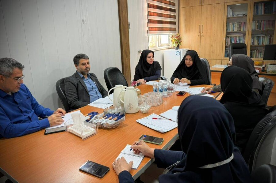 نشست هم‌اندیشی ارتقای نشاط اجتماعی بانوان سرپرست خانوار در دفتر معاونت سلامت اجتماعی بهزیستی بوشهر برگزار شد