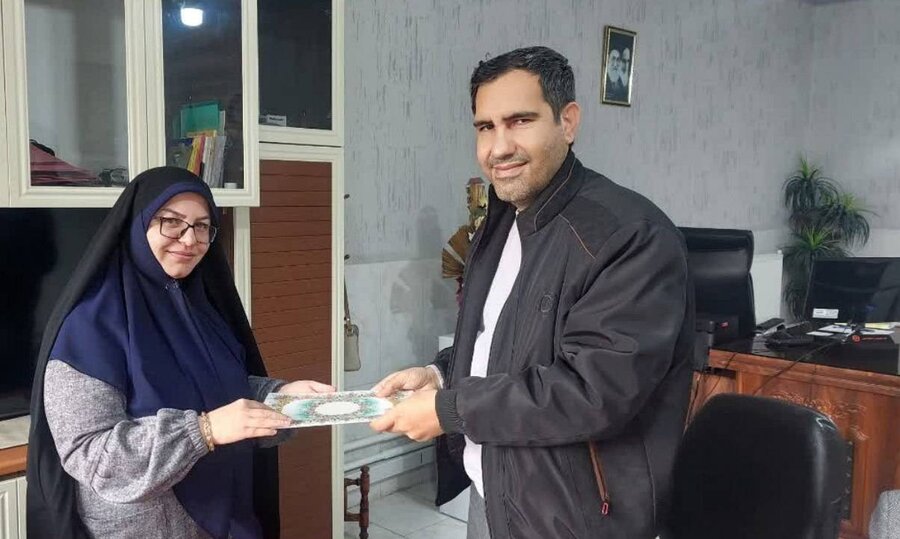 تجلیل از حسابدار اداره بهزیستی شهرستان شوط به مناسبت روز حسابدار