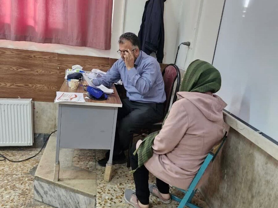بهارستان | برپایی تیم پزشکی شهید منصور ستاری درمدرسه امام رضا (ع)  شهرستان