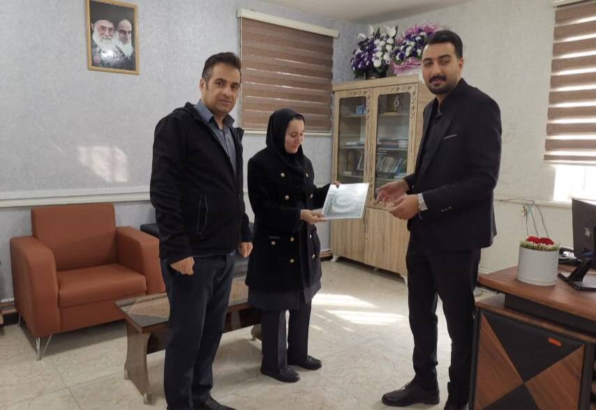 تقدیر از کارشناس حسابداری بهزیستی پیرانشهر به مناسبت روز حسابدار