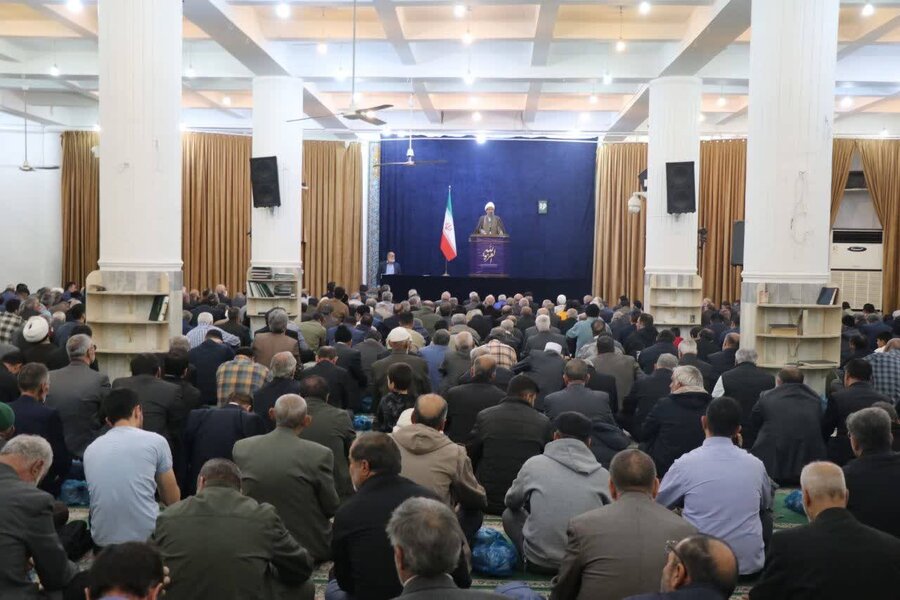 قرچک l حضور سرپرست اداره بهزیستی و همکاران اورژانس اجتماعی در نماز جمعه