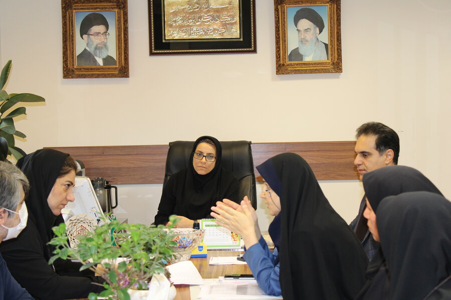 نشست بررسی "نحوه پرداخت حق شیفت کارکنان مشمول "در بهزیستی استان برگزار شد