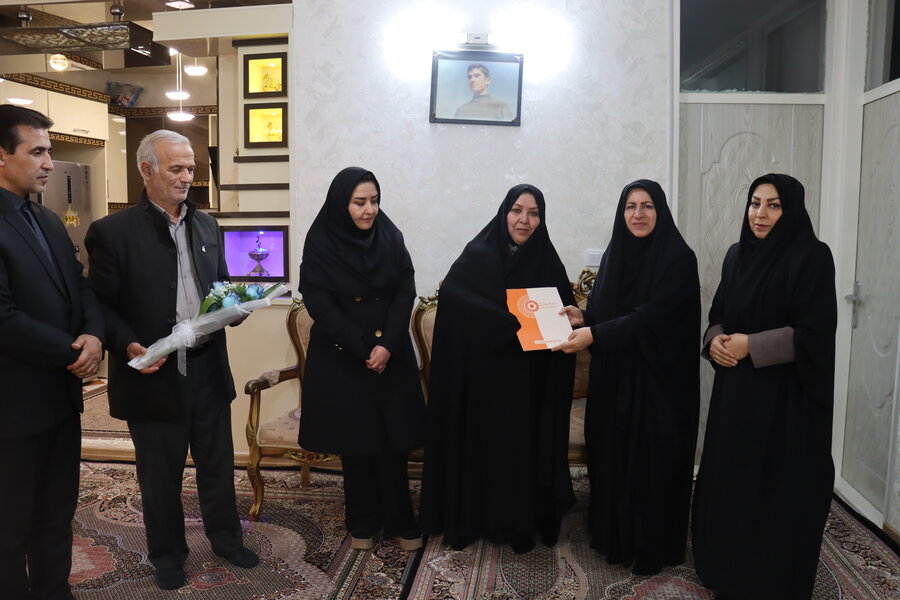 تجلیل مدیرکل بهزیستی اردبیل از مقام همسر شهید به مناسبت گرامیداشت روز مادر