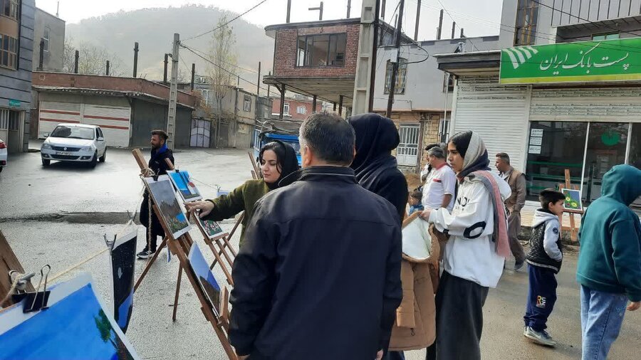 نمایشگاه نقاشی افراد دارای معلولیت در روستای نی مریوان برپا شد