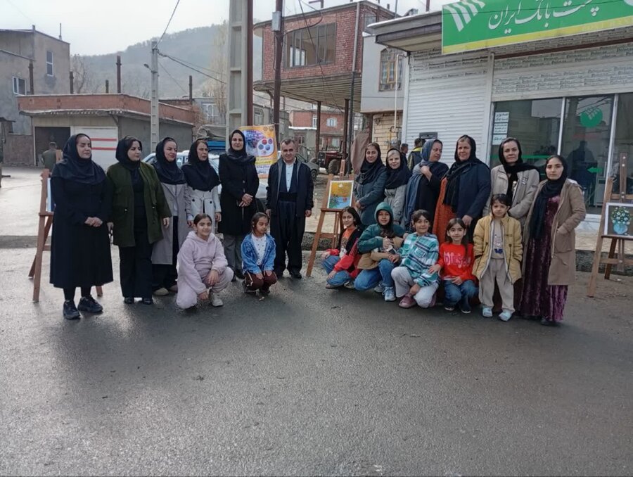 نمایشگاه نقاشی افراد دارای معلولیت در روستای نی مریوان برپا شد 
