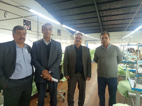 بازدید کارشناسان حوزه اشتغال از کارگاه تولیدی پوشاک