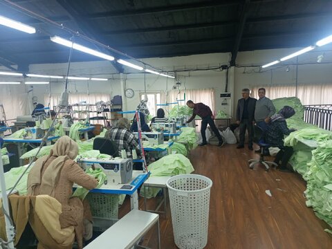 بازدید کارشناسان حوزه اشتغال از کارگاه تولیدی پوشاک