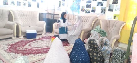 تزریق واکسن آنفلوانزا و آموزش پیشگیری از بیماریهای واگیر دار به بهبودیافتگان کمپ بانوان طلوع رهایی البرز