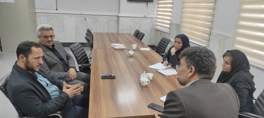 فردیس | نشست رئیس بهزیستی شهرستان فردیس با مسئول "مرکز نیکوکاری خادم الشهدا"