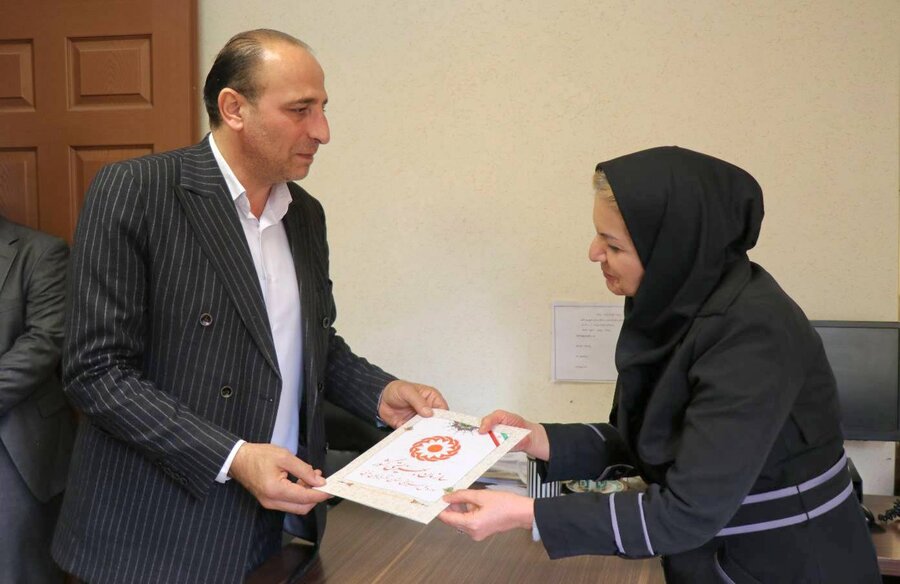 دیدار صمیمانه مدیرکل بهزیستی آذربایجان غربی با همکاران دارای معلولیت و تجلیل از تلاش‌های جهادی آنان