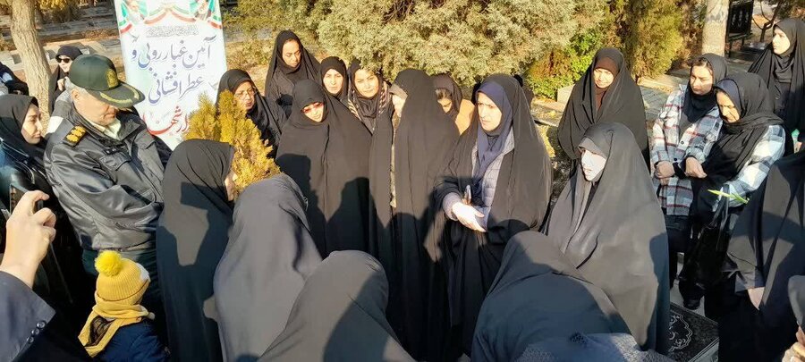 مراسم تجدید میثاق بانوان بهزیستی آذربایجان‌غربی با آرمان‌های شهدا در آستانه فرا رسیدن هفته بزرگداشت مقام مادر و روز زن