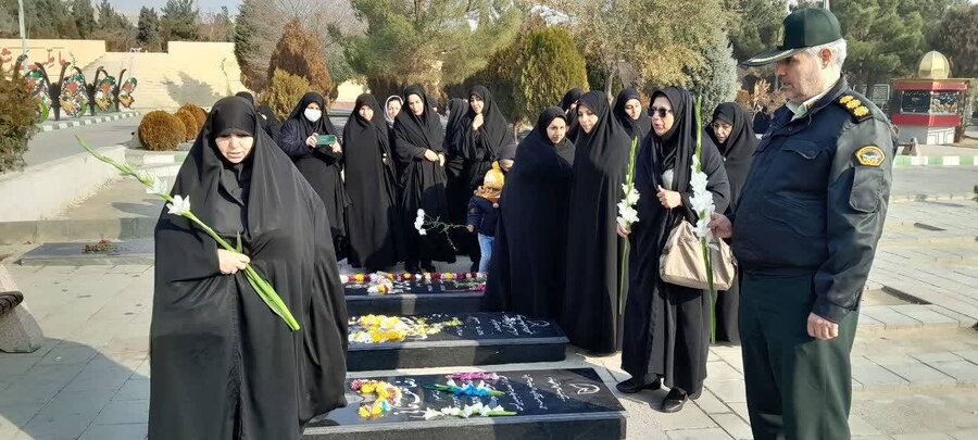 مراسم تجدید میثاق بانوان بهزیستی آذربایجانغربی با آرمانهای شهدا در آستانه فرا رسیدن هفته بزرگداشت مقام مادر و روز زن