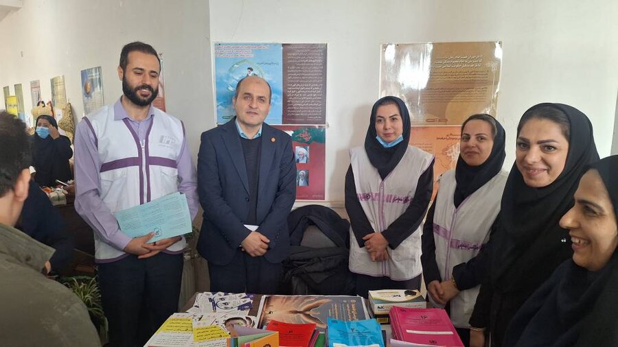 رضوانشهر/ حضور مدیر کل بهزیستی گیلان در غرفه آکاهسازی  اورژانس اجتماعی (۱۲۳)