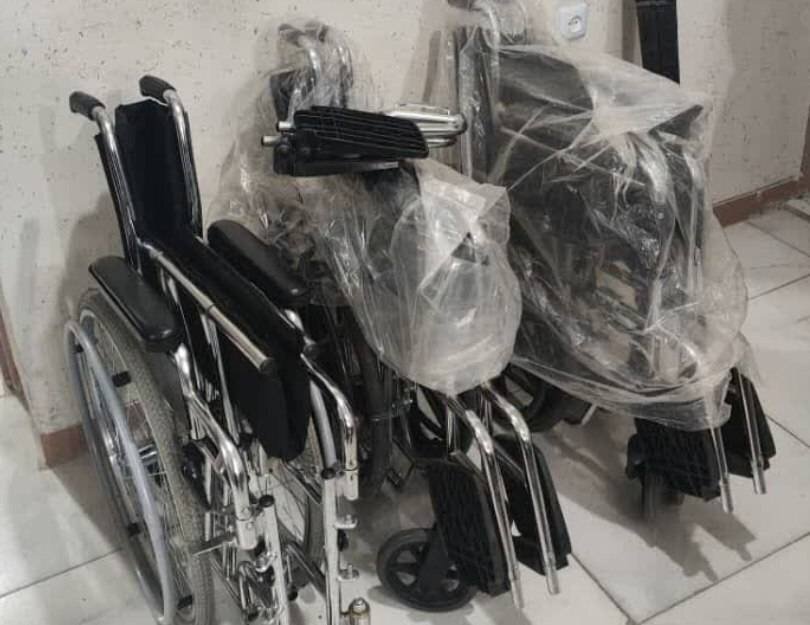 خرید ۳ دستگاه ویلچر برای مددجویان بهزیستی از محل صدور احکام جایگزین حبس به دستور دادستان پیرانشهر