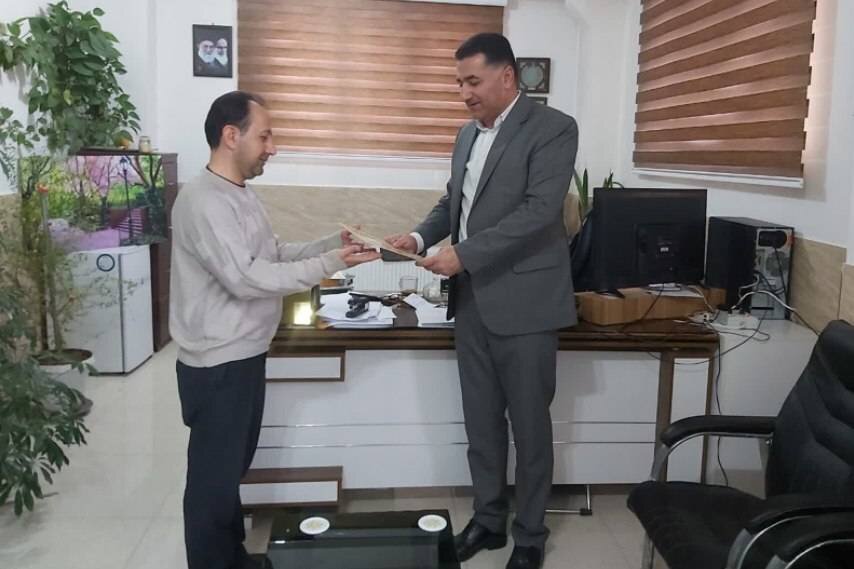 مراسم تجلیل از حسابدار اداره بهزیستی بوکان به مناسبت روز حسابدار