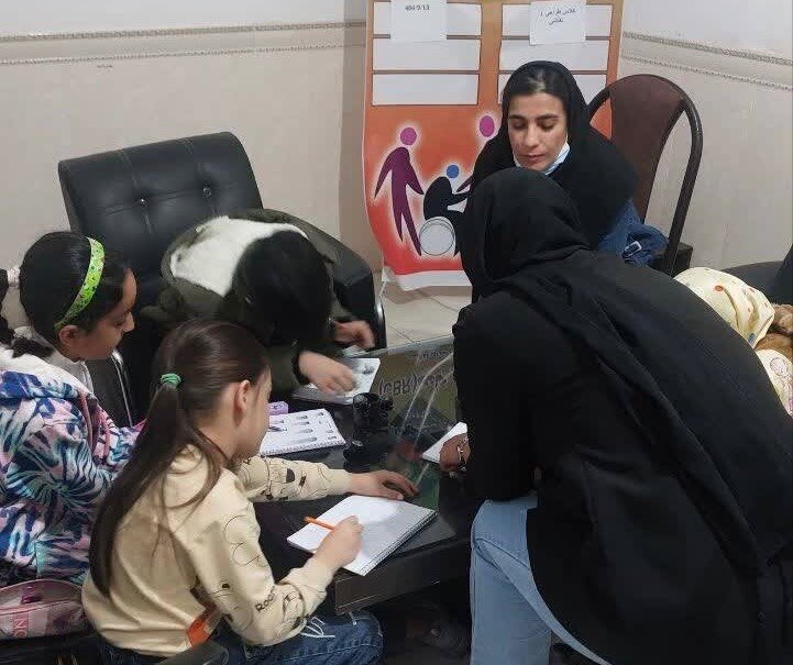 بهارستان | آموزش نقاشی به افراد دارای معلولیت  در شهرستان