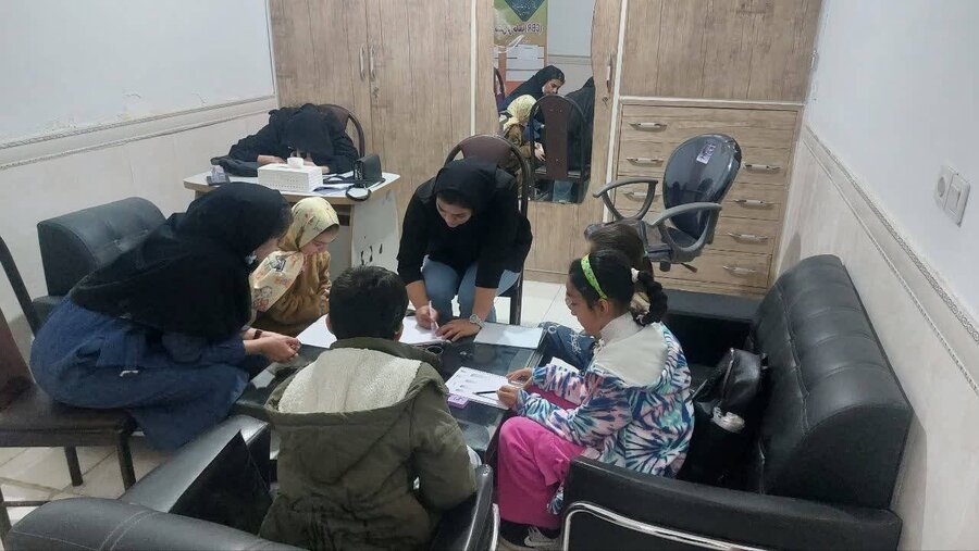 بهارستان | آموزش نقاشی به افراد دارای معلولیت  در شهرستان