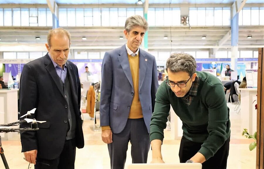 بازدید مدیرکل بهزیستی از نمایشگاه پژوهش و فناوری