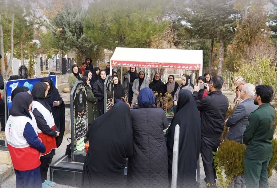 مراسم گلباران و غبارروبی مزار مطهر شهدا در مهاباد