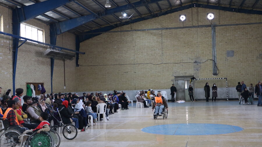 مسابقات ورزشی، بازیهای بومی و محلی و رقابت ویلچررانی ویژه افراد دارای معلولیت در هفته جهانی معلولیت برگزار شد.