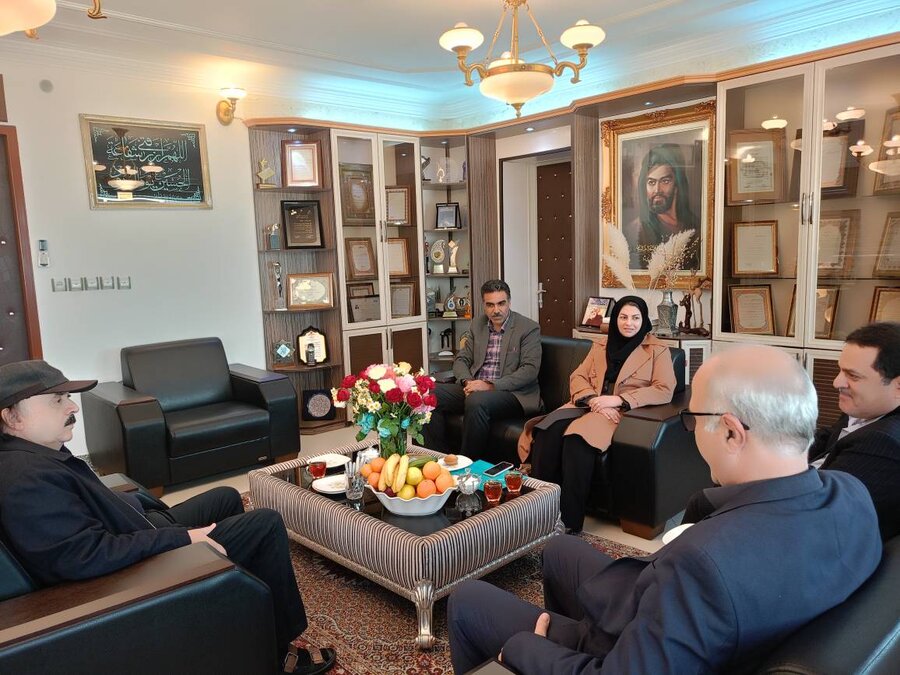 دیدار مدیرکل بهزیستی خراسان جنوبی با مدیرعامل کارخانه کاشی نیلوفر