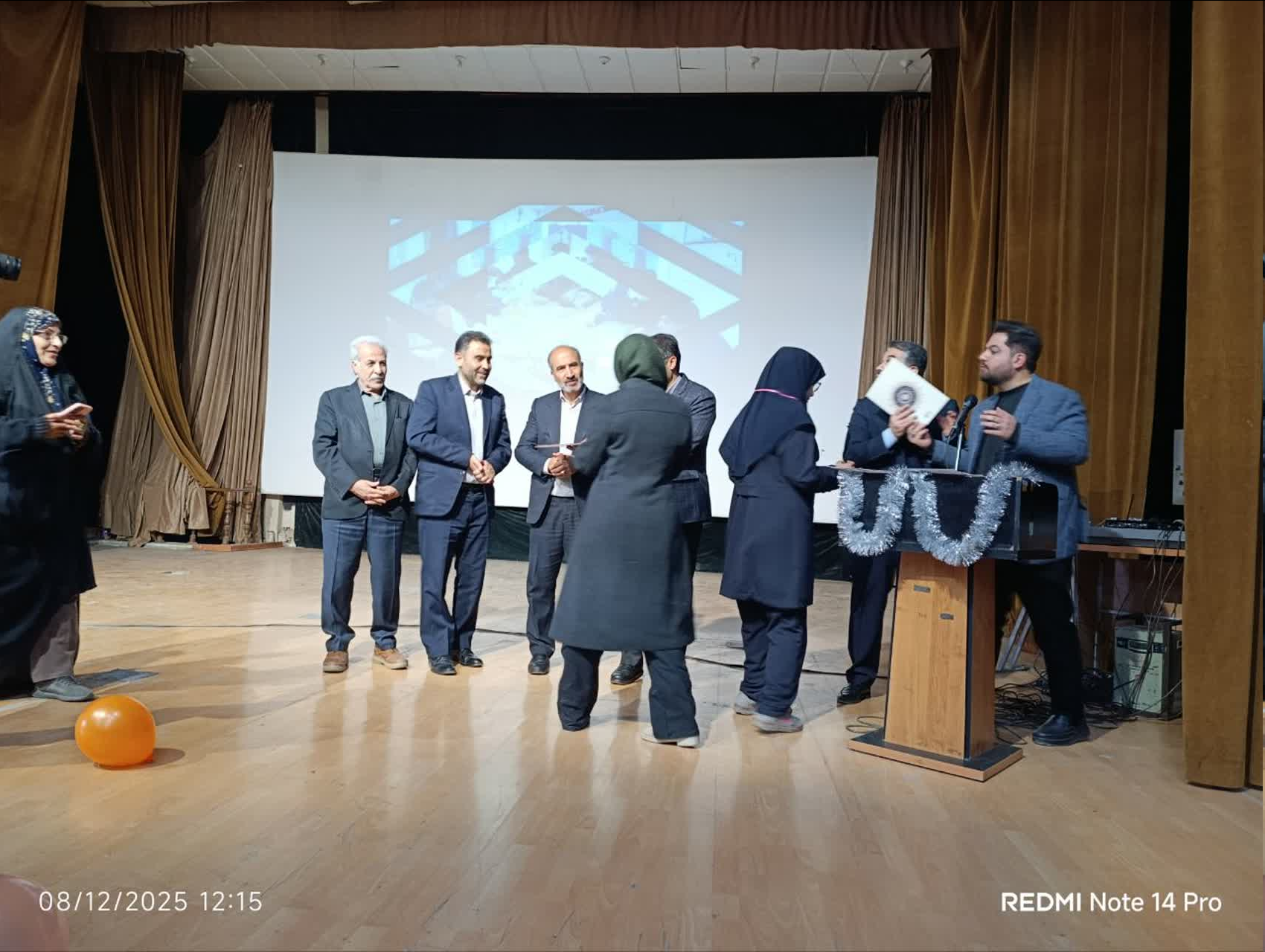 برگزاری جشن بزرگ هفته جهانی معلولین با حضور جامعه هدف و مسئولان در ملایر