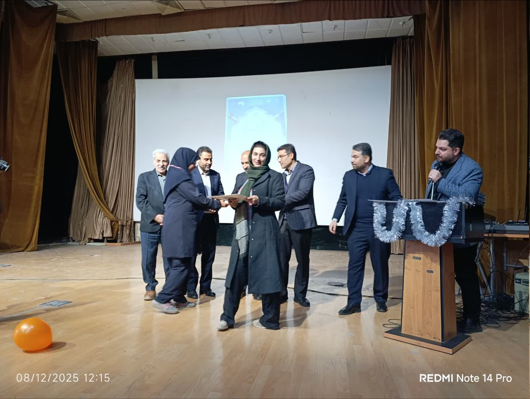 برگزاری جشن بزرگ هفته جهانی معلولین با حضور جامعه هدف و مسئولان در ملایر