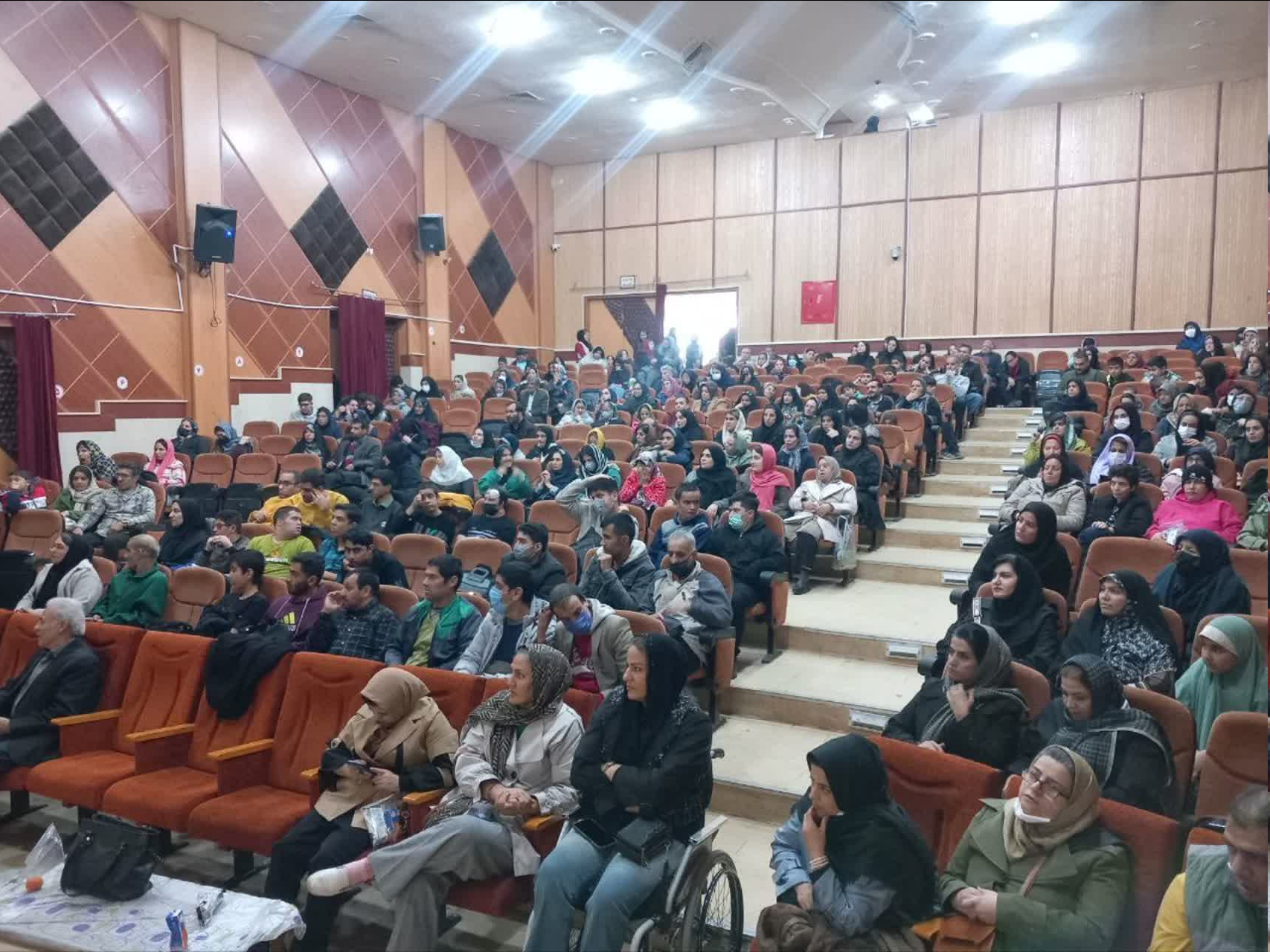 فرماندار ملایر: نگاه به جامعه معلولان عاطفی نباشد