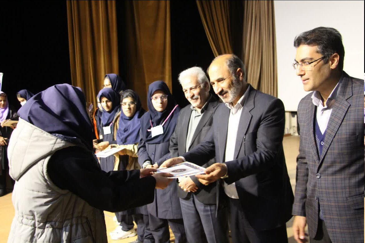 فرماندار ملایر: نگاه به جامعه معلولان عاطفی نباشد