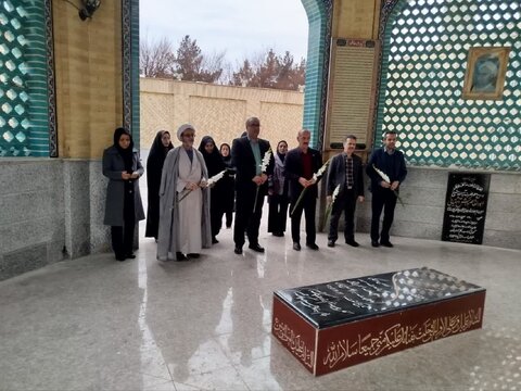 ادای احترام به مقام شامخ شهدای شهرستان آشتیان