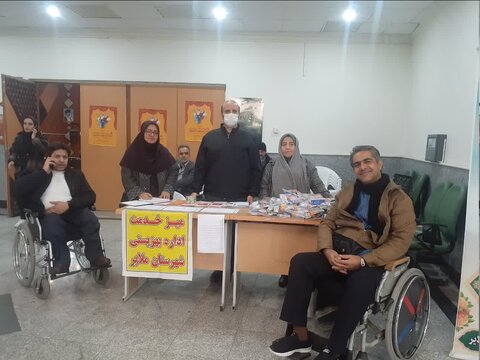 برپایی میز خدمت بهزیستی در حاشیه جشن هفته جهانی معلولین در ملایر