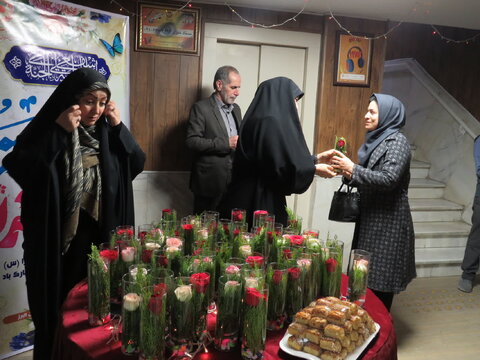 گزارش تصویری| تجلیل مدیرکل بهزیستی البرز از بانوان به مناسبت میلاد حضرت فاطمه زهرا(س) و گرامیداشت مقام زن و روز مادر