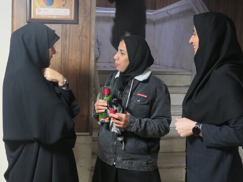 گزارش تصویری| تجلیل مدیرکل بهزیستی البرز از بانوان به مناسبت میلاد حضرت فاطمه زهرا(س) و گرامیداشت مقام زن و روز مادر