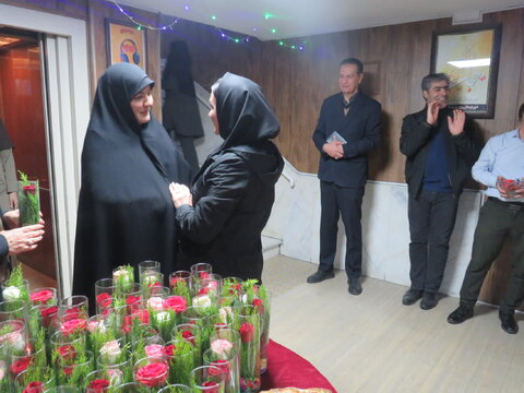 گزارش تصویری| تجلیل مدیرکل بهزیستی البرز از بانوان به مناسبت میلاد حضرت فاطمه زهرا(س) و گرامیداشت مقام زن و روز مادر