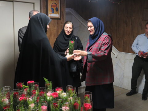 گزارش تصویری| تجلیل مدیرکل بهزیستی البرز از بانوان به مناسبت میلاد حضرت فاطمه زهرا(س) و گرامیداشت مقام زن و روز مادر