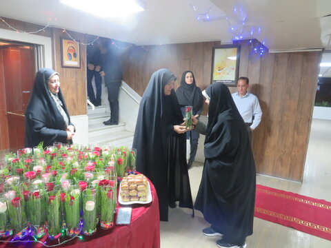 گزارش تصویری| تجلیل مدیرکل بهزیستی البرز از بانوان به مناسبت میلاد حضرت فاطمه زهرا(س) و گرامیداشت مقام زن و روز مادر