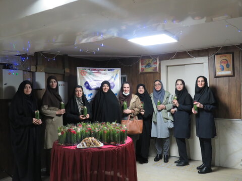 گزارش تصویری| تجلیل مدیرکل بهزیستی البرز از بانوان به مناسبت میلاد حضرت فاطمه زهرا(س) و گرامیداشت مقام زن و روز مادر