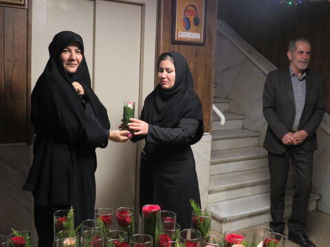 گزارش تصویری| تجلیل مدیرکل بهزیستی البرز از بانوان به مناسبت میلاد حضرت فاطمه زهرا(س) و گرامیداشت مقام زن و روز مادر